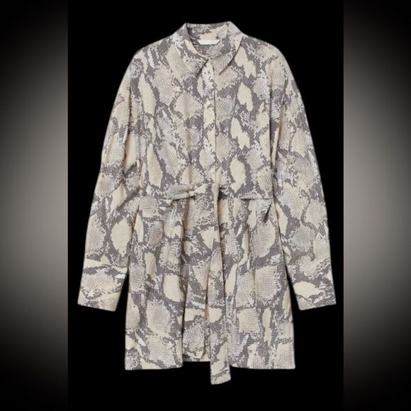 H&M Womens Medium Top Tunic Gray Pink White Snake Button Collar Knot Woven - Picture 3 of 8